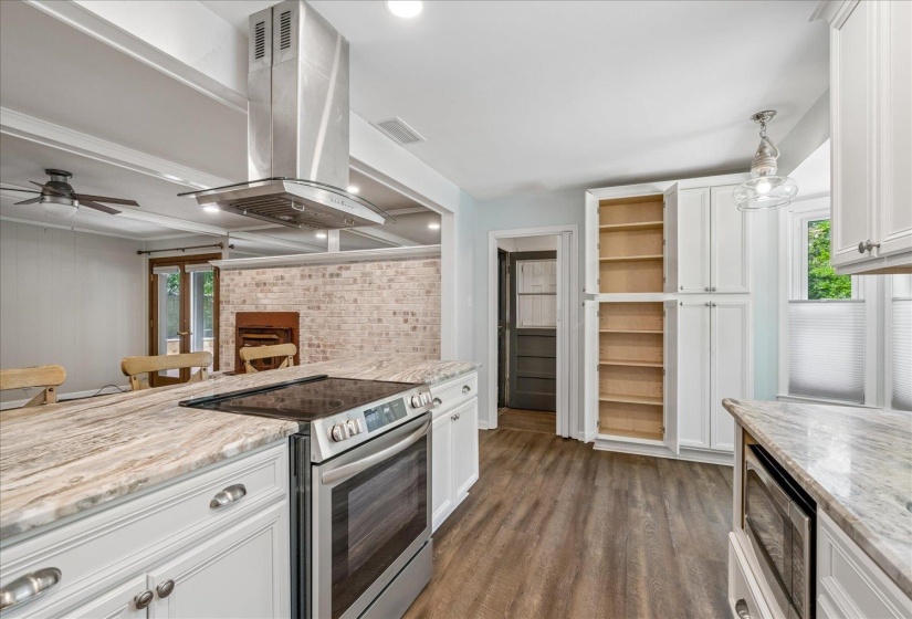 1539 RIVERDALE RD, Germantown, Tennessee 38138, 4 Bedroom Bedrooms, 11 Room Rooms,3 BathroomBathrooms,Residential,For Sale,RIVERDALE,0,10228517