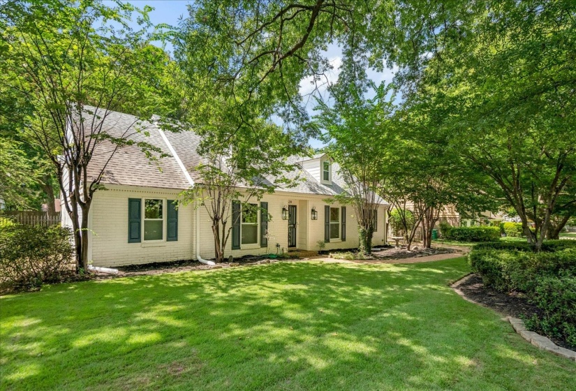 1539 RIVERDALE RD, Germantown, Tennessee 38138, 4 Bedroom Bedrooms, 11 Room Rooms,3 BathroomBathrooms,Residential,For Sale,RIVERDALE,0,10228517