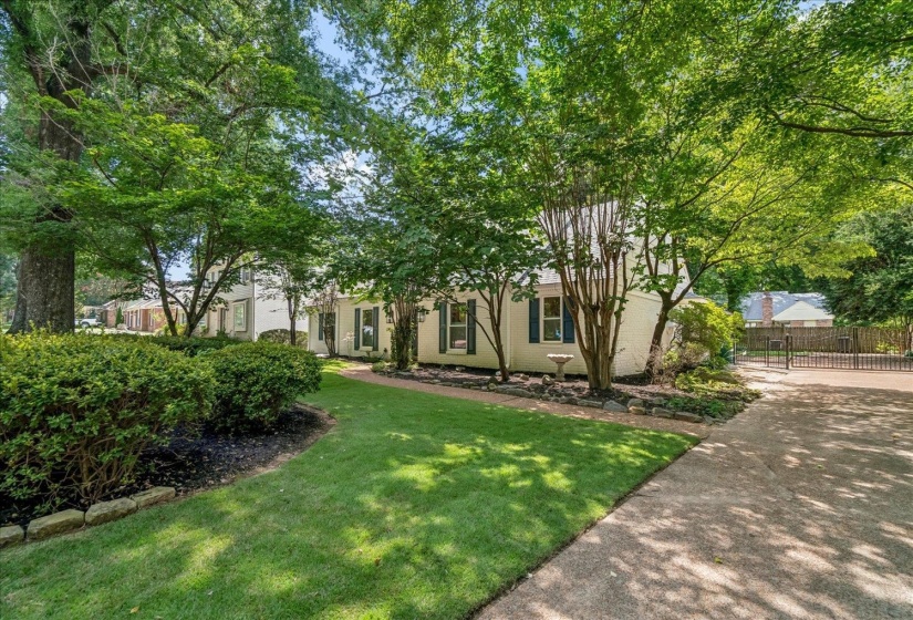 1539 RIVERDALE RD, Germantown, Tennessee 38138, 4 Bedroom Bedrooms, 11 Room Rooms,3 BathroomBathrooms,Residential,For Sale,RIVERDALE,0,10228517
