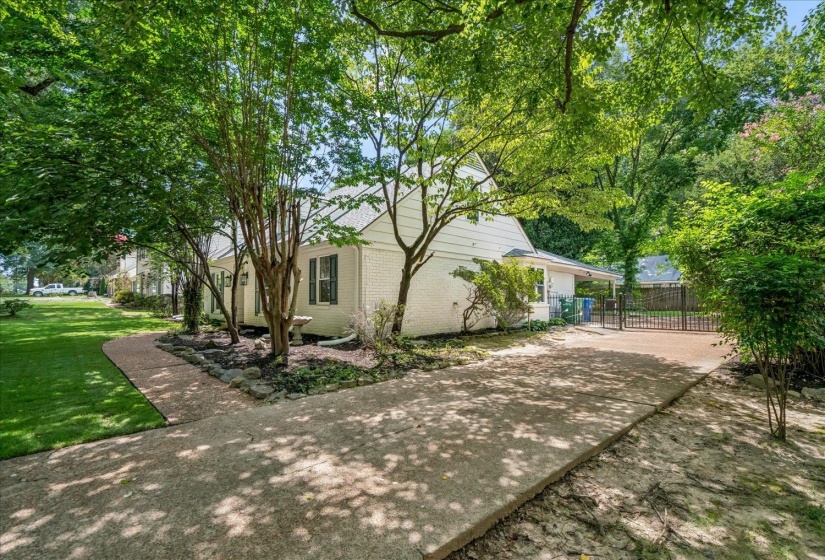 1539 RIVERDALE RD, Germantown, Tennessee 38138, 4 Bedroom Bedrooms, 11 Room Rooms,3 BathroomBathrooms,Residential,For Sale,RIVERDALE,0,10228517