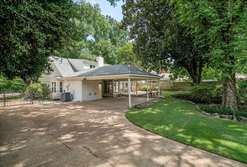1539 RIVERDALE RD, Germantown, Tennessee 38138, 4 Bedroom Bedrooms, 11 Room Rooms,3 BathroomBathrooms,Residential,For Sale,RIVERDALE,0,10228517