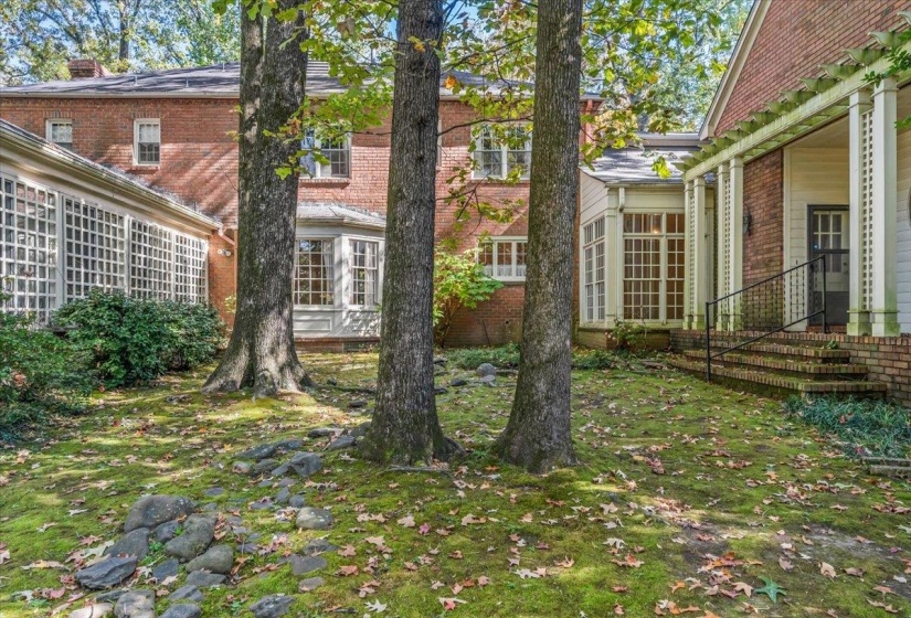 6021 RIVER OAKS CV, Memphis, Tennessee 38120, 5 Bedroom Bedrooms, 12 Room Rooms,5.1 BathroomBathrooms,Residential,For Sale,RIVER OAKS,0,10229239