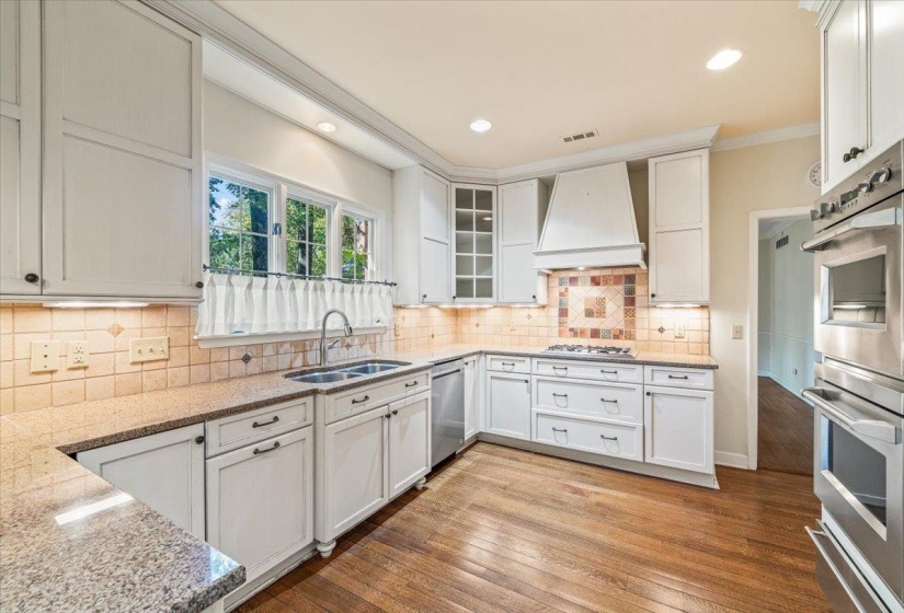 6021 RIVER OAKS CV, Memphis, Tennessee 38120, 5 Bedroom Bedrooms, 12 Room Rooms,5.1 BathroomBathrooms,Residential,For Sale,RIVER OAKS,0,10229239