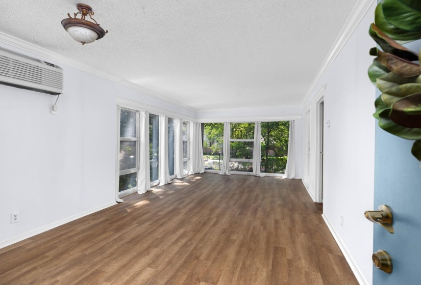 232 HIGHLAND ST, Memphis, Tennessee 38111, 2 Bedroom Bedrooms, 4 Room Rooms,2 BathroomBathrooms,Residential,For Sale,HIGHLAND,0,10229240