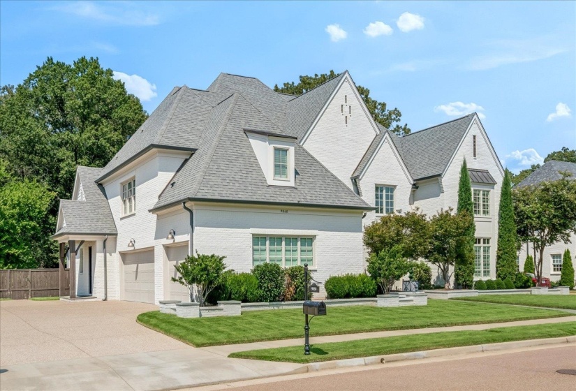 9060 WINSTON WOODS CIR, Germantown, Tennessee 38139, 5 Bedroom Bedrooms, 11 Room Rooms,5.1 BathroomBathrooms,Residential,For Sale,WINSTON WOODS,0,10229247