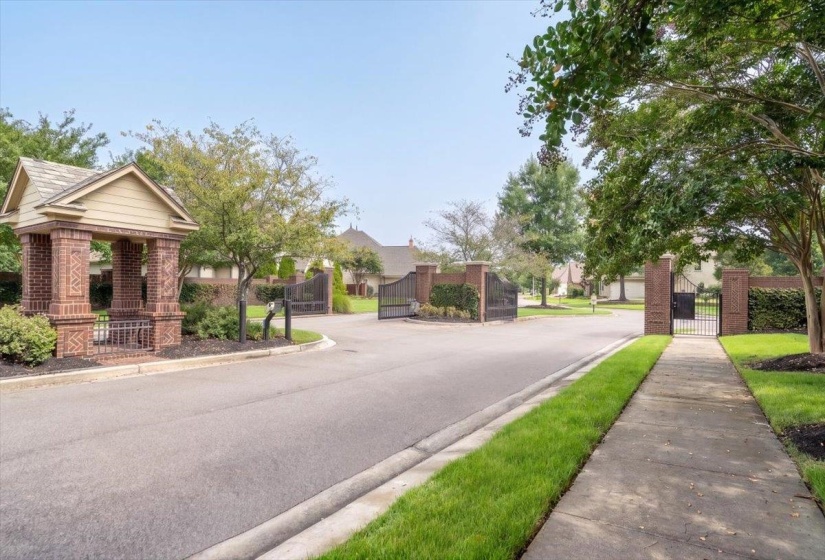 1689 DE HAIG LN, Collierville, Tennessee 38017, 4 Bedroom Bedrooms, 9 Room Rooms,3 BathroomBathrooms,Residential,For Sale,DE HAIG,0,10229255