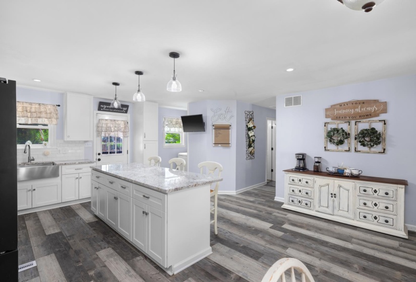 215 WHITLEY WAY, Oakland, Tennessee 38060, 4 Bedroom Bedrooms, 6 Room Rooms,2 BathroomBathrooms,Residential,For Sale,WHITLEY,0,10229257