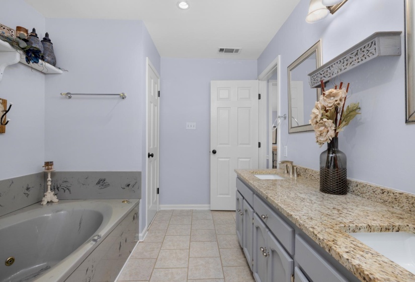 215 WHITLEY WAY, Oakland, Tennessee 38060, 4 Bedroom Bedrooms, 6 Room Rooms,2 BathroomBathrooms,Residential,For Sale,WHITLEY,0,10229257