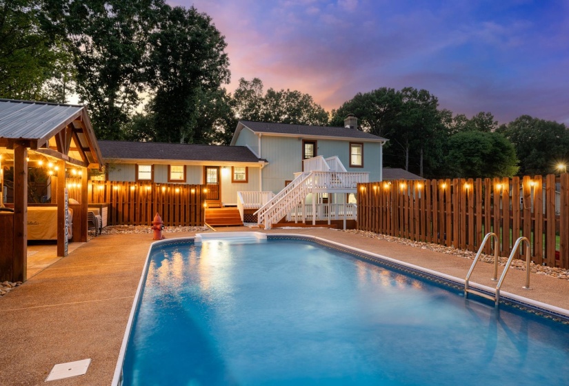 215 WHITLEY WAY, Oakland, Tennessee 38060, 4 Bedroom Bedrooms, 6 Room Rooms,2 BathroomBathrooms,Residential,For Sale,WHITLEY,0,10229257