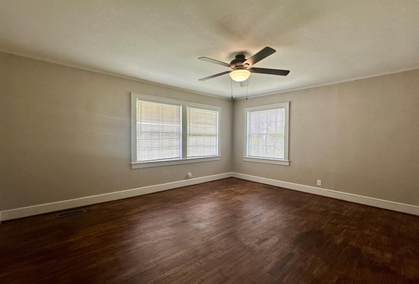 224 MAPLE ST, Selmer, Tennessee 38375-1712, 4 Bedroom Bedrooms, 8 Room Rooms,1 BathroomBathrooms,Residential,For Sale,MAPLE,0,10229264