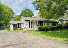 224 MAPLE ST, Selmer, Tennessee 38375-1712, 4 Bedroom Bedrooms, 8 Room Rooms,1 BathroomBathrooms,Residential,For Sale,MAPLE,0,10229264
