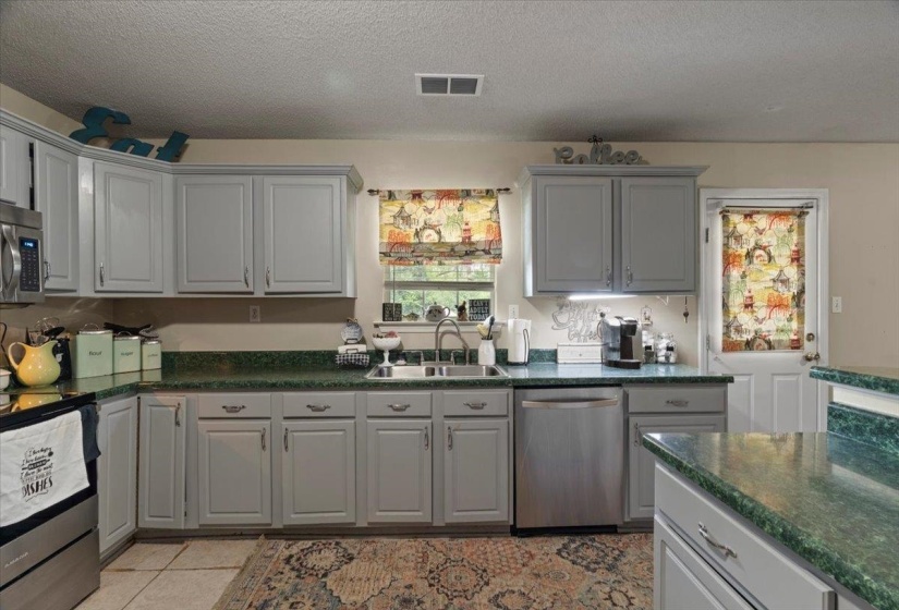 4760 HALLBROOK DR, Millington, Tennessee 38053, 3 Bedroom Bedrooms, 7 Room Rooms,2 BathroomBathrooms,Residential,For Sale,HALLBROOK,0,10229269