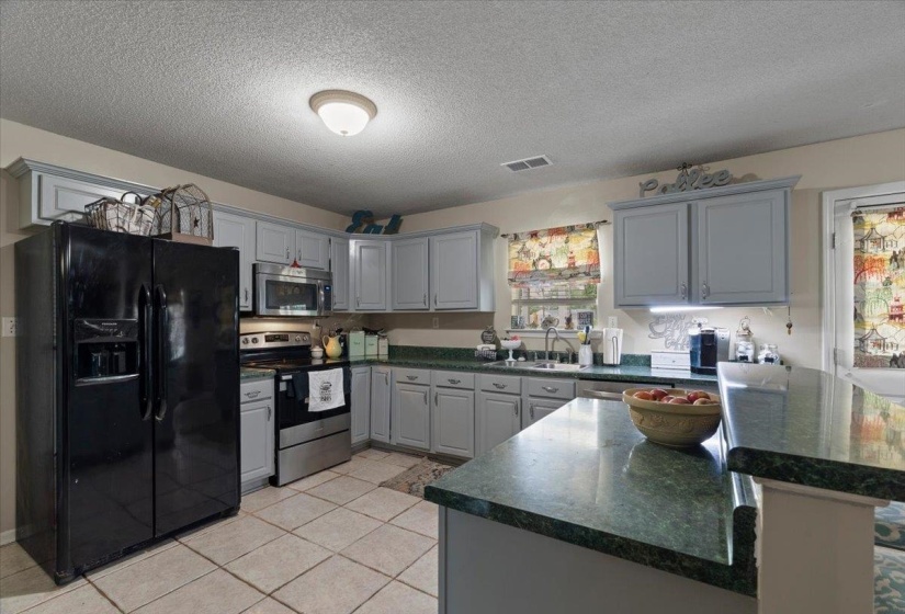 4760 HALLBROOK DR, Millington, Tennessee 38053, 3 Bedroom Bedrooms, 7 Room Rooms,2 BathroomBathrooms,Residential,For Sale,HALLBROOK,0,10229269