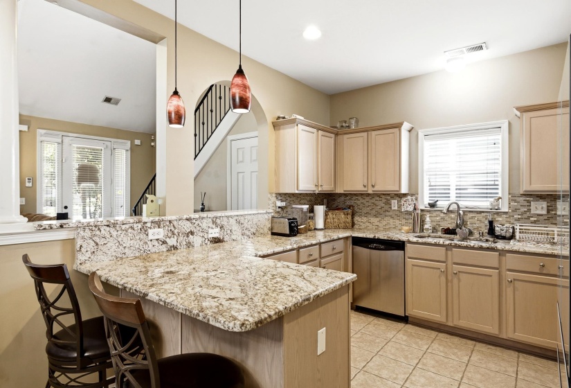 1282 ISLAND PL, Memphis, Tennessee 38103, 3 Bedroom Bedrooms, 8 Room Rooms,2.1 BathroomBathrooms,Residential,For Sale,ISLAND,0,10229272