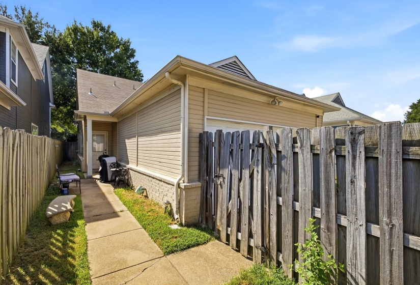 1282 ISLAND PL, Memphis, Tennessee 38103, 3 Bedroom Bedrooms, 8 Room Rooms,2.1 BathroomBathrooms,Residential,For Sale,ISLAND,0,10229272