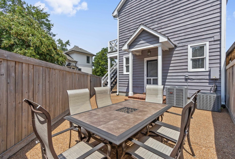 79 HARBOR VILLAGE DR, Memphis, Tennessee 38103, 2 Bedroom Bedrooms, 6 Room Rooms,2.1 BathroomBathrooms,Residential,For Sale,HARBOR VILLAGE,0,10229273