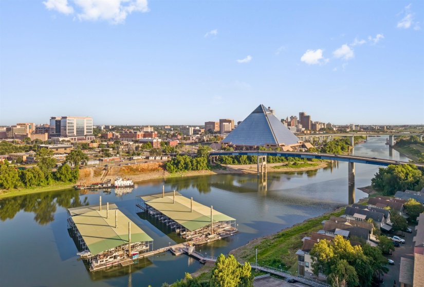 79 HARBOR VILLAGE DR, Memphis, Tennessee 38103, 2 Bedroom Bedrooms, 6 Room Rooms,2.1 BathroomBathrooms,Residential,For Sale,HARBOR VILLAGE,0,10229273