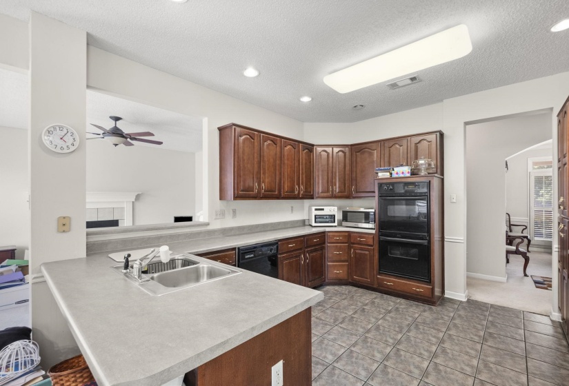 8977 CHIMNEYROCK BLVD, Memphis, Tennessee 38016, 5 Bedroom Bedrooms, 9 Room Rooms,3 BathroomBathrooms,Residential,For Sale,CHIMNEYROCK,0,10229277