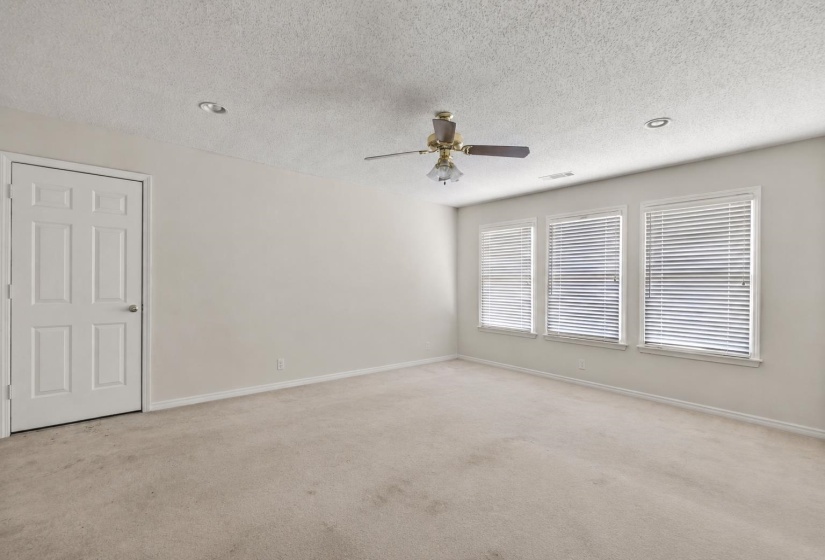 8977 CHIMNEYROCK BLVD, Memphis, Tennessee 38016, 5 Bedroom Bedrooms, 9 Room Rooms,3 BathroomBathrooms,Residential,For Sale,CHIMNEYROCK,0,10229277