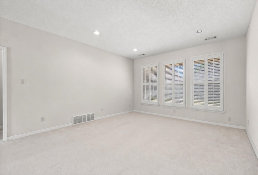 8977 CHIMNEYROCK BLVD, Memphis, Tennessee 38016, 5 Bedroom Bedrooms, 9 Room Rooms,3 BathroomBathrooms,Residential,For Sale,CHIMNEYROCK,0,10229277