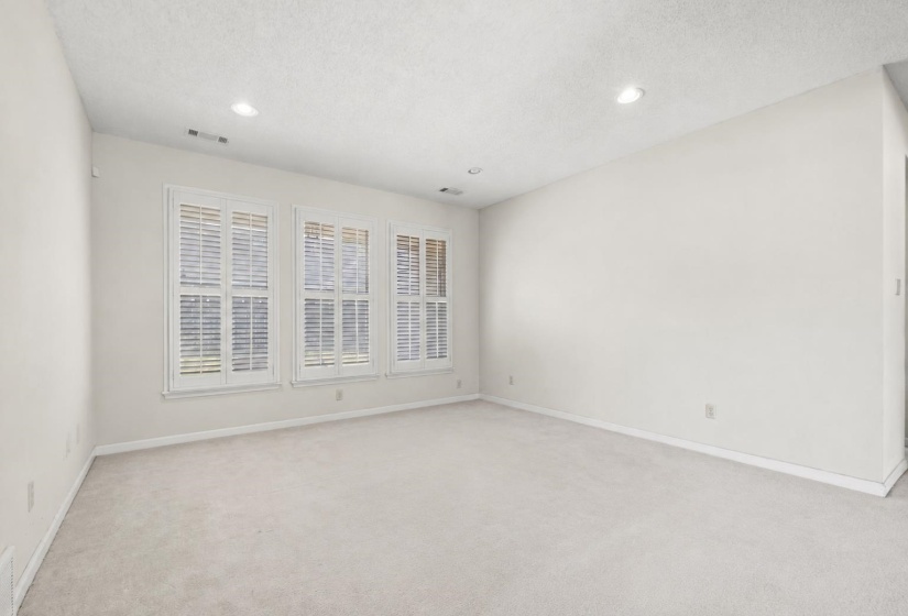 8977 CHIMNEYROCK BLVD, Memphis, Tennessee 38016, 5 Bedroom Bedrooms, 9 Room Rooms,3 BathroomBathrooms,Residential,For Sale,CHIMNEYROCK,0,10229277