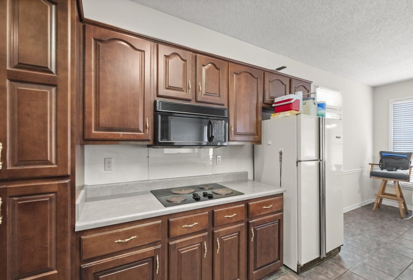 8977 CHIMNEYROCK BLVD, Memphis, Tennessee 38016, 5 Bedroom Bedrooms, 9 Room Rooms,3 BathroomBathrooms,Residential,For Sale,CHIMNEYROCK,0,10229277
