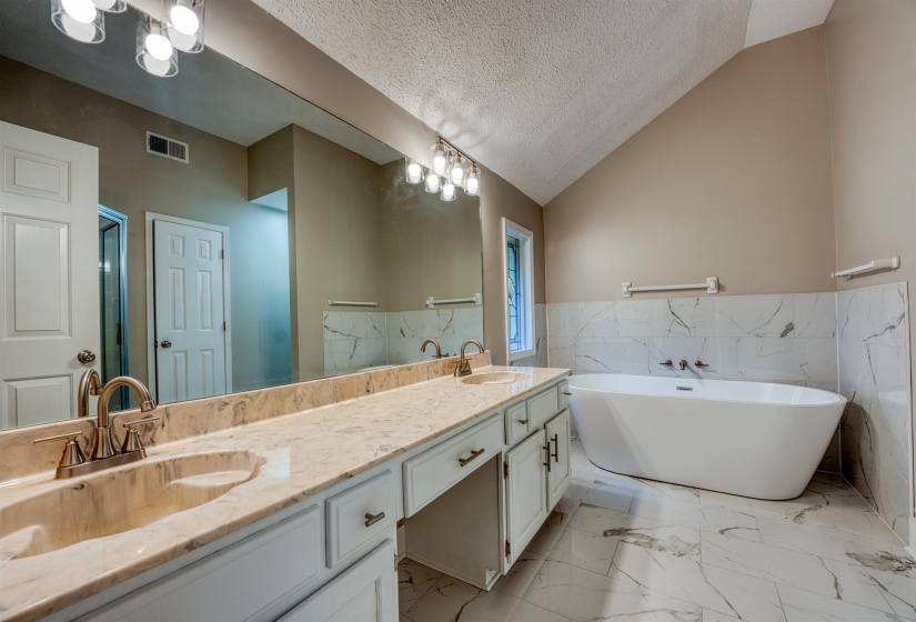 8747 GRANDBURY PL, Memphis, Tennessee 38016, 4 Bedroom Bedrooms, 7 Room Rooms,2.1 BathroomBathrooms,Residential,For Sale,GRANDBURY,0,10229282