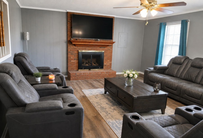3 HOLLY HILL DR, Jackson, Tennessee 38301-9013, 3 Bedroom Bedrooms, 7 Room Rooms,2 BathroomBathrooms,Residential,For Sale,HOLLY HILL,0,10229288