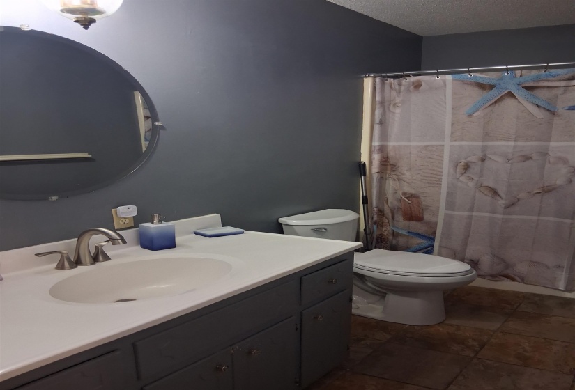 3 HOLLY HILL DR, Jackson, Tennessee 38301-9013, 3 Bedroom Bedrooms, 7 Room Rooms,2 BathroomBathrooms,Residential,For Sale,HOLLY HILL,0,10229288