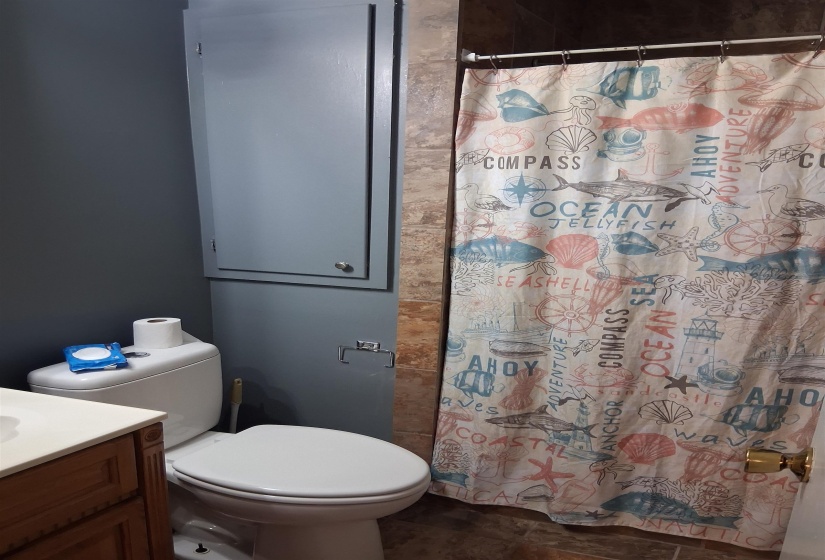 3 HOLLY HILL DR, Jackson, Tennessee 38301-9013, 3 Bedroom Bedrooms, 7 Room Rooms,2 BathroomBathrooms,Residential,For Sale,HOLLY HILL,0,10229288