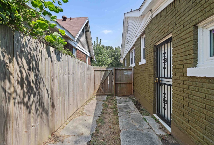883 EVERGREEN ST, Memphis, Tennessee 38107, 2 Bedroom Bedrooms, 5 Room Rooms,1 BathroomBathrooms,Residential,For Sale,EVERGREEN,0,10229289