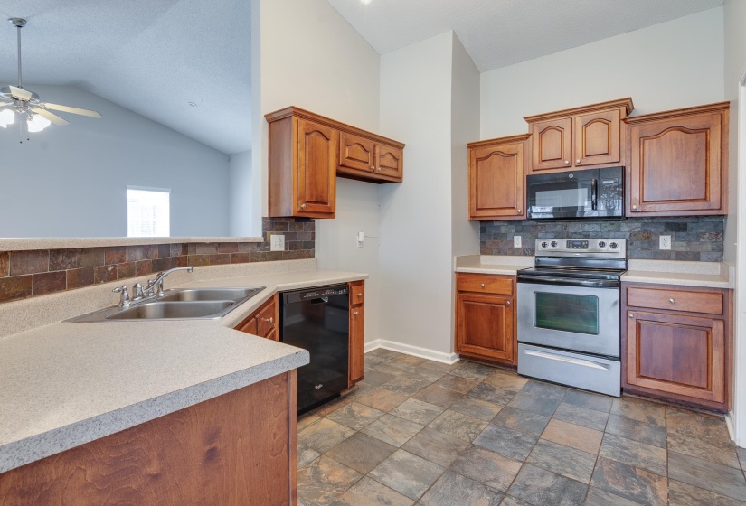 1464 FARMYARD CV, Unincorporated, Tennessee 38016, 3 Bedroom Bedrooms, 5 Room Rooms,2 BathroomBathrooms,Residential,For Sale,FARMYARD,0,10229292