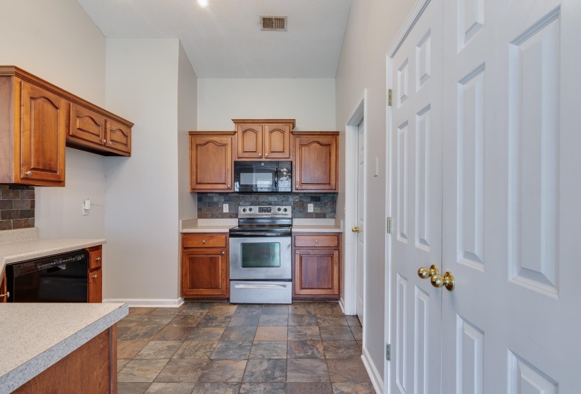 1464 FARMYARD CV, Unincorporated, Tennessee 38016, 3 Bedroom Bedrooms, 5 Room Rooms,2 BathroomBathrooms,Residential,For Sale,FARMYARD,0,10229292