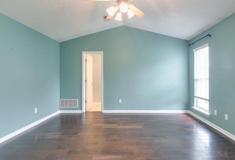 1464 FARMYARD CV, Unincorporated, Tennessee 38016, 3 Bedroom Bedrooms, 5 Room Rooms,2 BathroomBathrooms,Residential,For Sale,FARMYARD,0,10229292