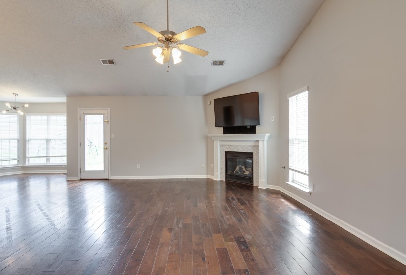 1464 FARMYARD CV, Unincorporated, Tennessee 38016, 3 Bedroom Bedrooms, 5 Room Rooms,2 BathroomBathrooms,Residential,For Sale,FARMYARD,0,10229292