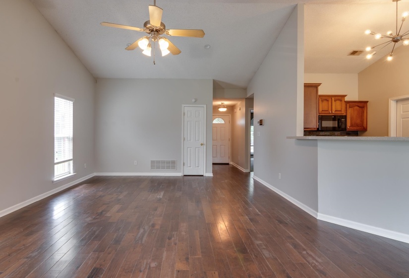 1464 FARMYARD CV, Unincorporated, Tennessee 38016, 3 Bedroom Bedrooms, 5 Room Rooms,2 BathroomBathrooms,Residential,For Sale,FARMYARD,0,10229292