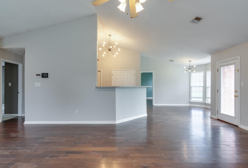 1464 FARMYARD CV, Unincorporated, Tennessee 38016, 3 Bedroom Bedrooms, 5 Room Rooms,2 BathroomBathrooms,Residential,For Sale,FARMYARD,0,10229292