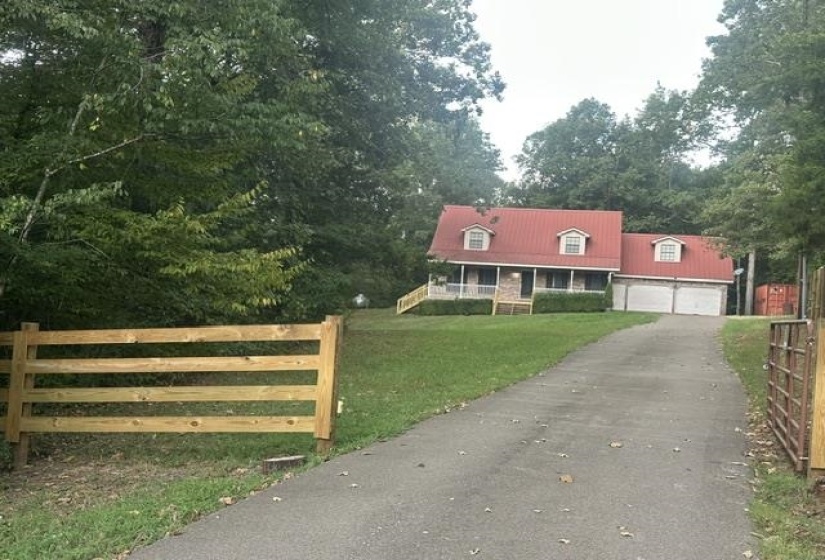 10440 STATE ROUTE 100 HWY, Henderson, Tennessee 38340-8408, 4 Bedroom Bedrooms, 7 Room Rooms,2.1 BathroomBathrooms,Residential,For Sale,STATE ROUTE 100,0,10229294
