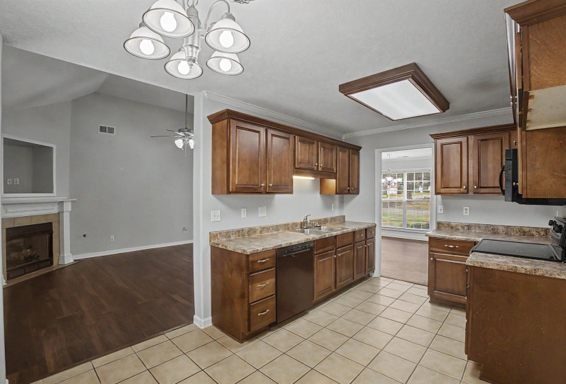 9 BROADLEAF CV, Jackson, Tennessee 38305, 3 Bedroom Bedrooms, 9 Room Rooms,2 BathroomBathrooms,Residential,For Sale,BROADLEAF,0,10229296