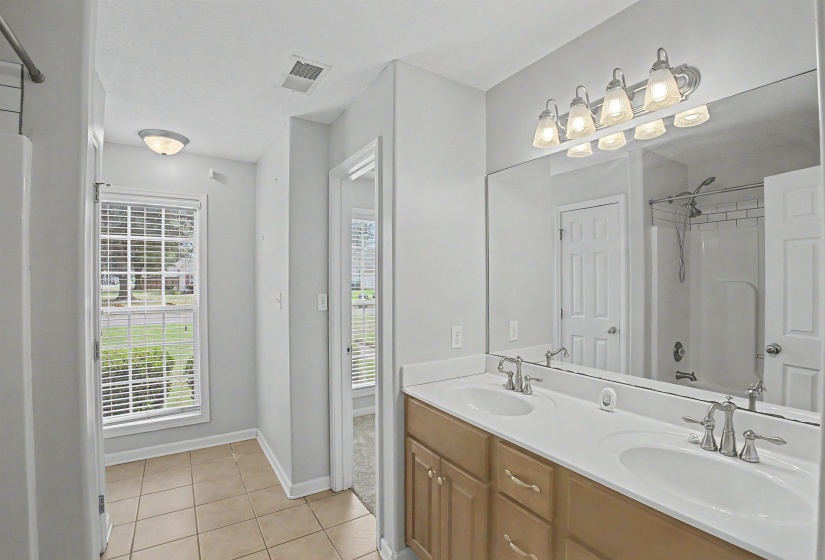 9 BROADLEAF CV, Jackson, Tennessee 38305, 3 Bedroom Bedrooms, 9 Room Rooms,2 BathroomBathrooms,Residential,For Sale,BROADLEAF,0,10229296