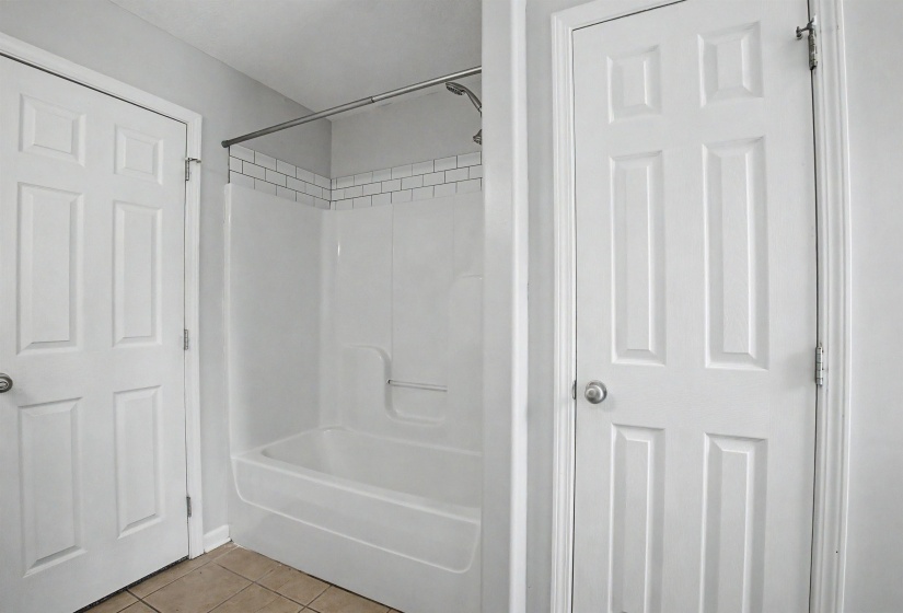 9 BROADLEAF CV, Jackson, Tennessee 38305, 3 Bedroom Bedrooms, 9 Room Rooms,2 BathroomBathrooms,Residential,For Sale,BROADLEAF,0,10229296