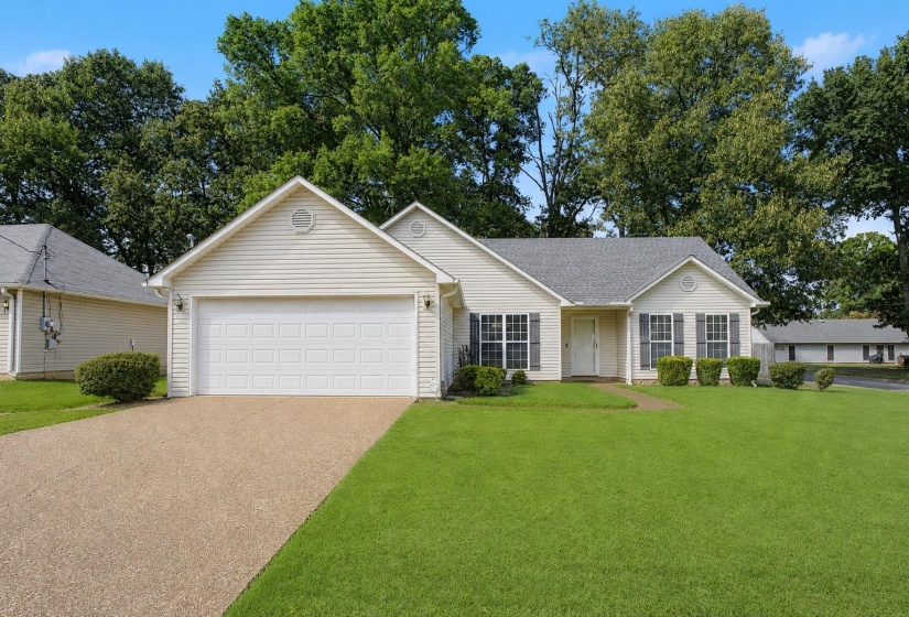 9 BROADLEAF CV, Jackson, Tennessee 38305, 3 Bedroom Bedrooms, 9 Room Rooms,2 BathroomBathrooms,Residential,For Sale,BROADLEAF,0,10229296