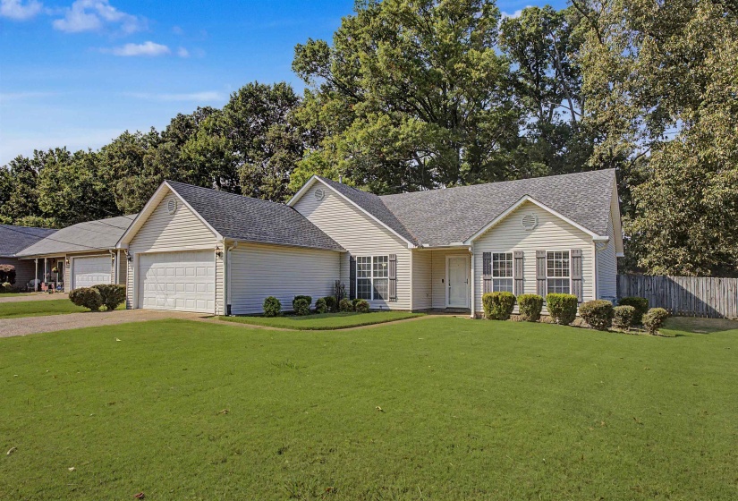 9 BROADLEAF CV, Jackson, Tennessee 38305, 3 Bedroom Bedrooms, 9 Room Rooms,2 BathroomBathrooms,Residential,For Sale,BROADLEAF,0,10229296
