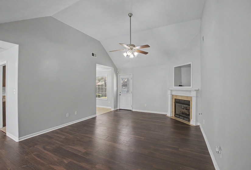 9 BROADLEAF CV, Jackson, Tennessee 38305, 3 Bedroom Bedrooms, 9 Room Rooms,2 BathroomBathrooms,Residential,For Sale,BROADLEAF,0,10229296