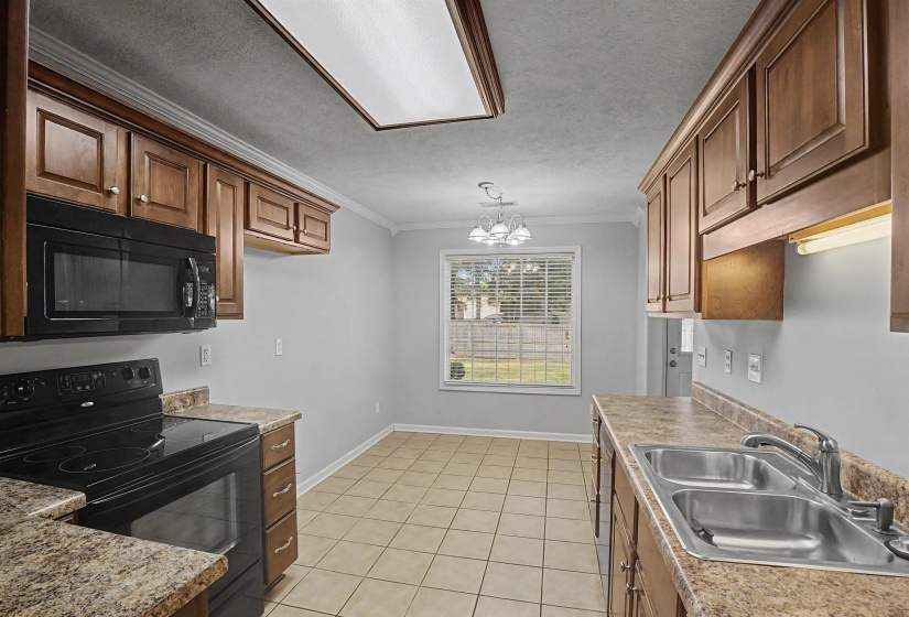 9 BROADLEAF CV, Jackson, Tennessee 38305, 3 Bedroom Bedrooms, 9 Room Rooms,2 BathroomBathrooms,Residential,For Sale,BROADLEAF,0,10229296