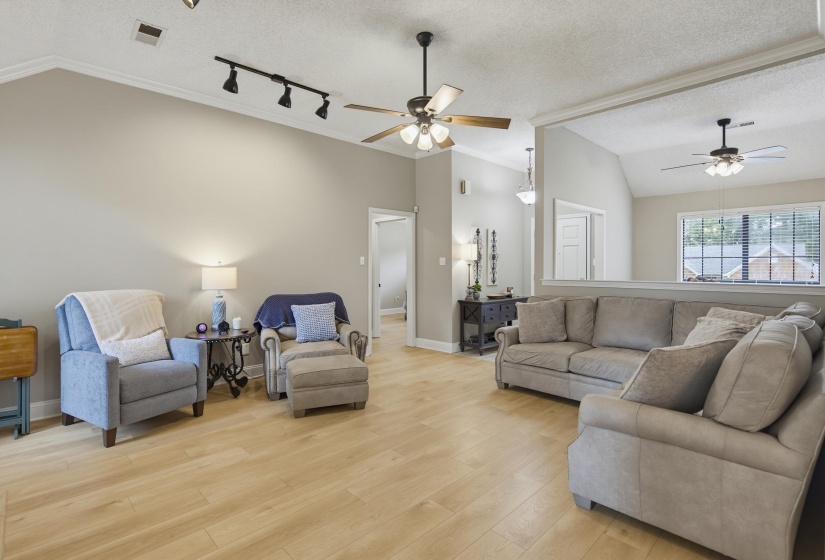 7685 SHADOW HILLS DR, Bartlett, Tennessee 38002, 3 Bedroom Bedrooms, 3 Room Rooms,2 BathroomBathrooms,Residential,For Sale,SHADOW HILLS,0,10229297