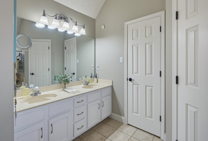 7685 SHADOW HILLS DR, Bartlett, Tennessee 38002, 3 Bedroom Bedrooms, 3 Room Rooms,2 BathroomBathrooms,Residential,For Sale,SHADOW HILLS,0,10229297