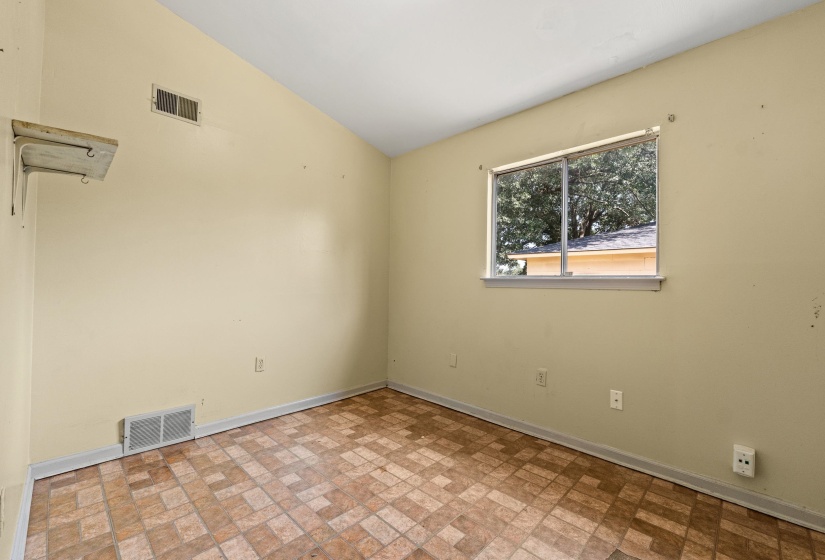 933 WESTERN PARK DR, Memphis, Tennessee 38109, 3 Bedroom Bedrooms, 6 Room Rooms,1 BathroomBathrooms,Residential,For Sale,WESTERN PARK,0,10229299