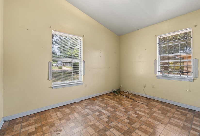 933 WESTERN PARK DR, Memphis, Tennessee 38109, 3 Bedroom Bedrooms, 6 Room Rooms,1 BathroomBathrooms,Residential,For Sale,WESTERN PARK,0,10229299