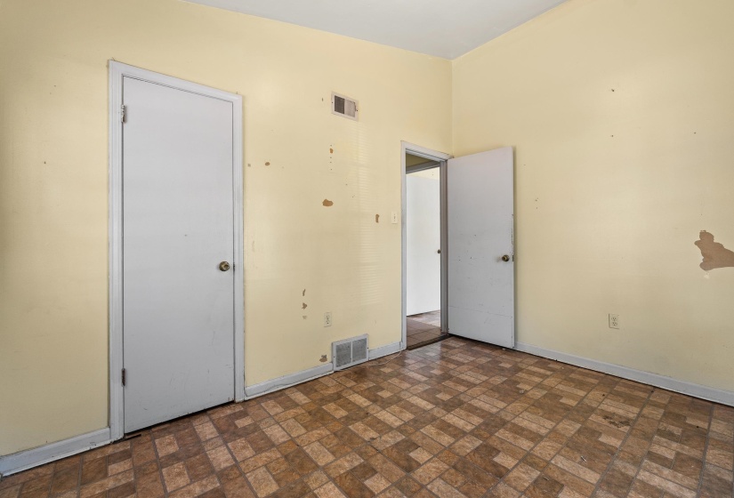 933 WESTERN PARK DR, Memphis, Tennessee 38109, 3 Bedroom Bedrooms, 6 Room Rooms,1 BathroomBathrooms,Residential,For Sale,WESTERN PARK,0,10229299